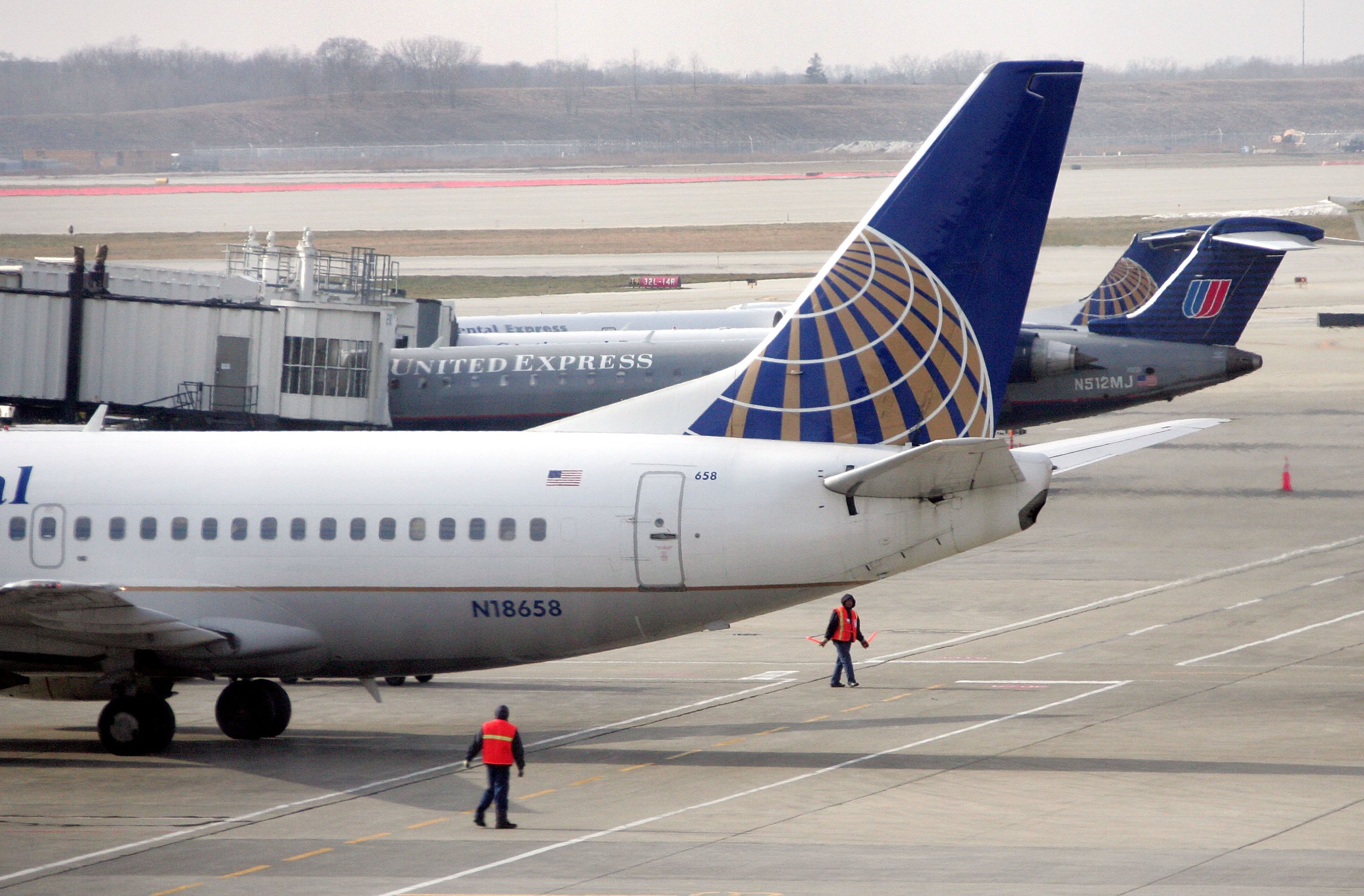 United Air Backtracks On Bonus Lottery After Union Backlash Bloomberg United Air Backtracks On Bonus Lottery After Union Backlash Bloomberg