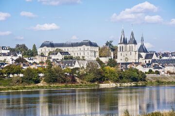 Igreja de Saint Nicolas no rio Loire, Loire Valley, France.