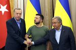 Recep Tayyip Erdogan, Volodymyr Zelenskiy and Antonio Guterres shake hands at the end of a joint press conference in Lviv, Ukraine, on Aug. 18.