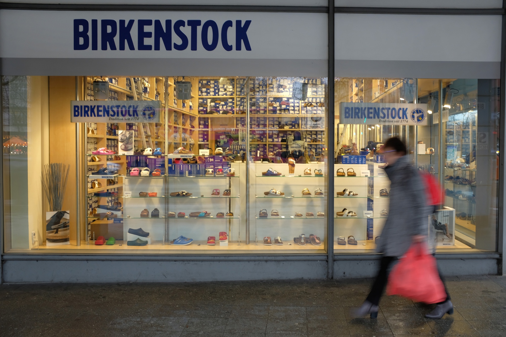 What retail stores sell sales birkenstocks