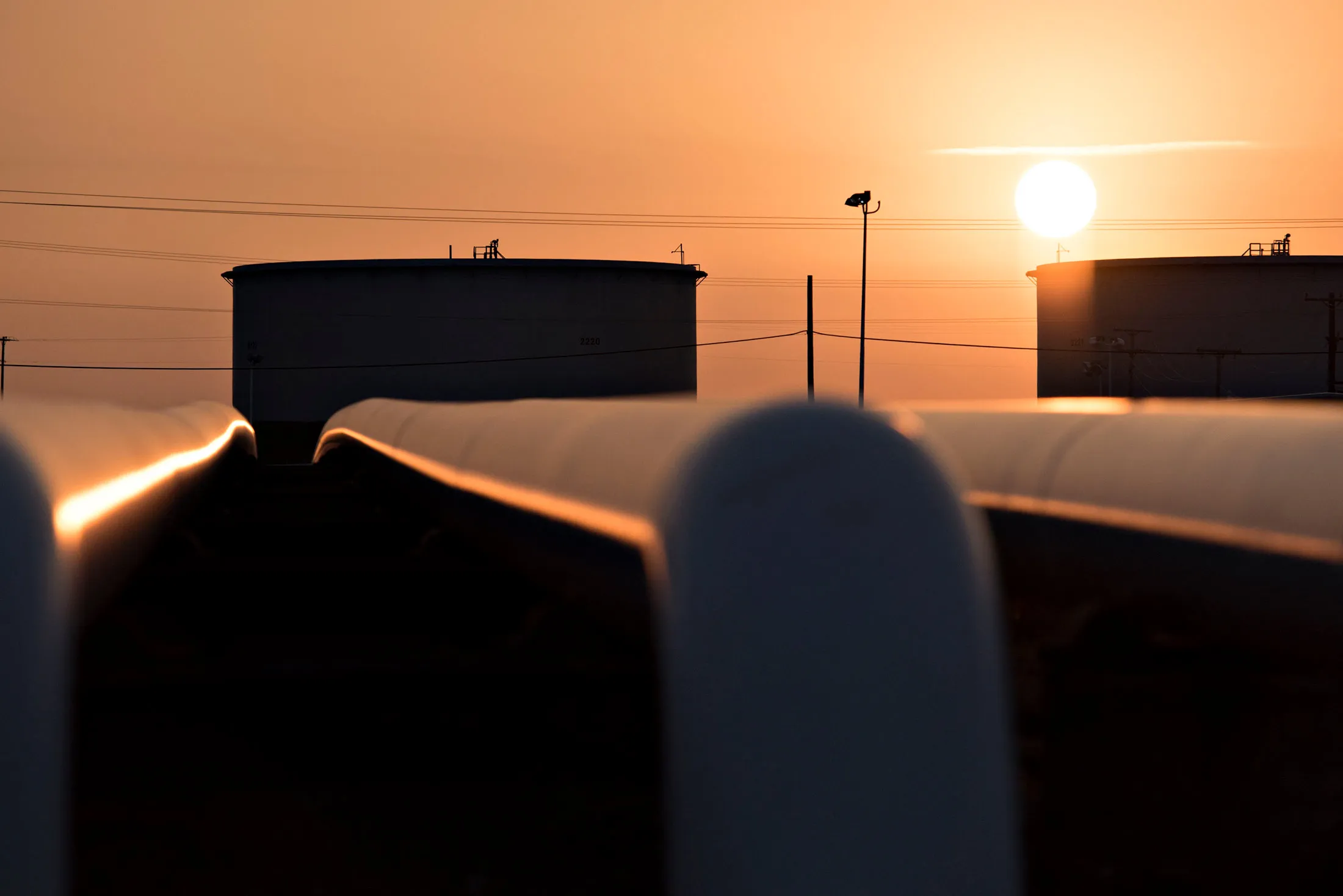 1476890182_oil-tank-storage