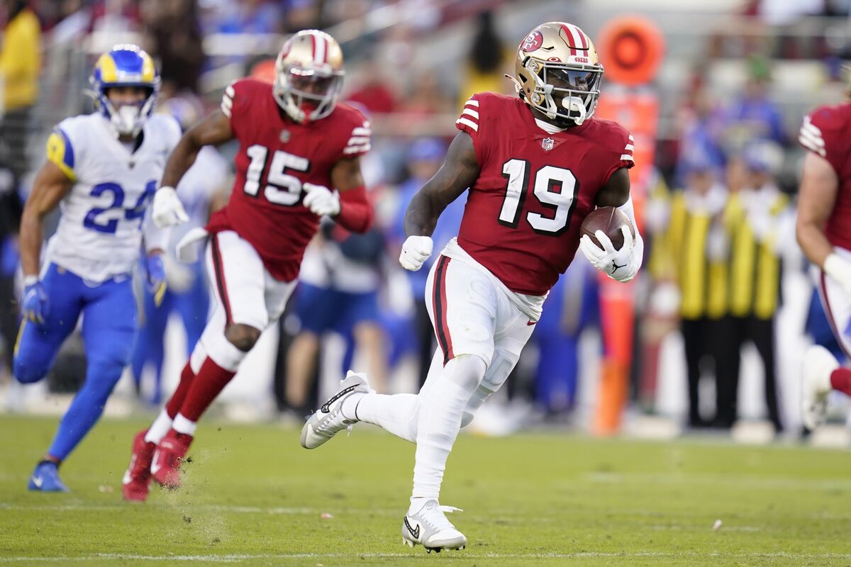 Wide receiver Nate Singleton of the San Francisco 49ers escapes a News  Photo - Getty Images