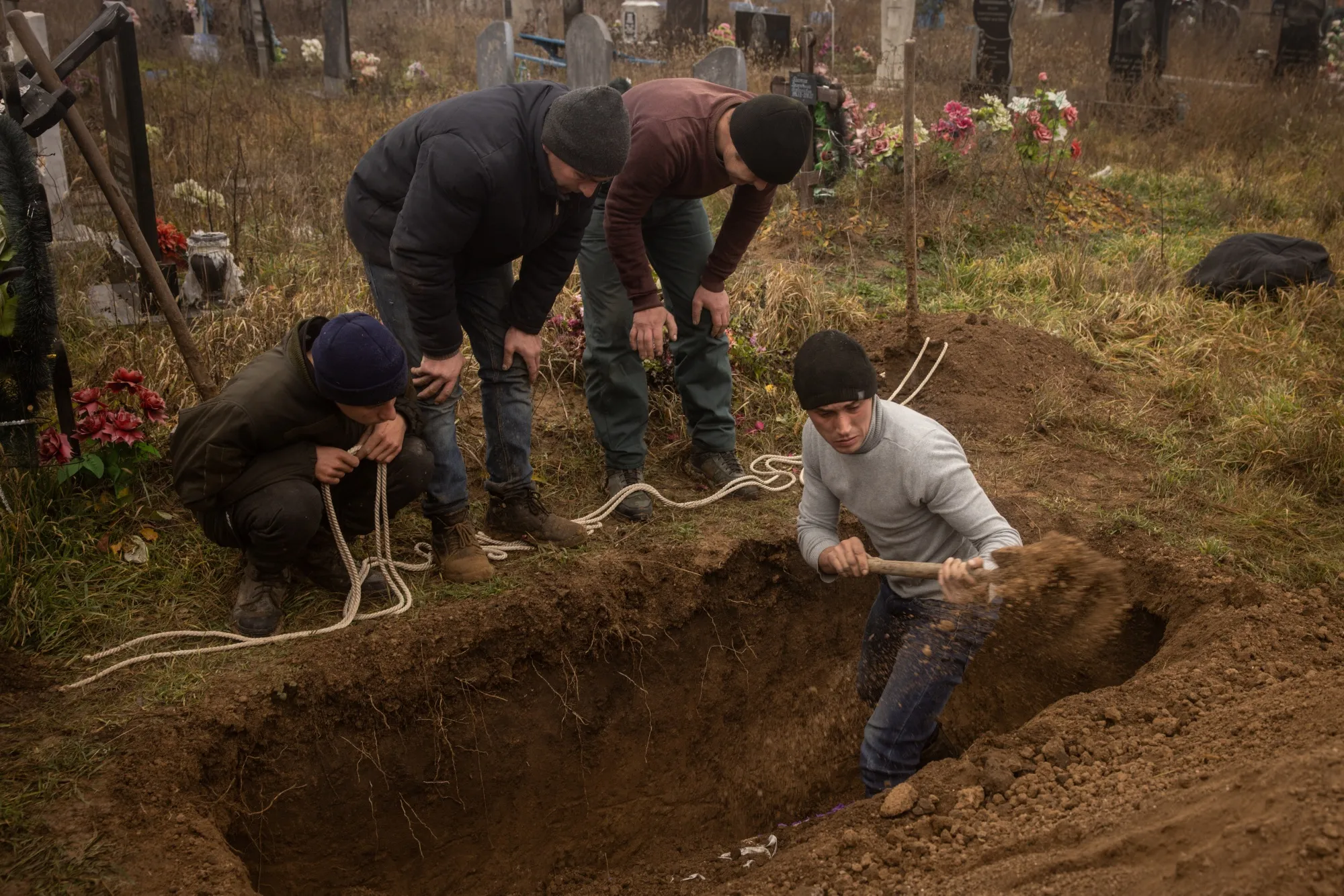 Residents help police, forensic experts, and war crimes prosecution teams exhume bodies of people&nbsp;killed by Russian forces&nbsp;on November 29 in Kherson, Ukraine.&nbsp;