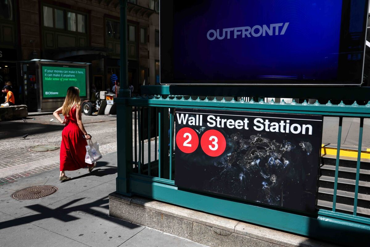 bloomberg.com - Phil Serafino - Resilient Economy Keeps Pushing Bond Yields Higher
