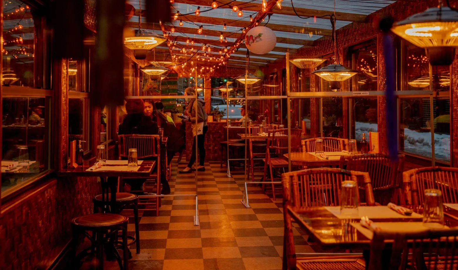 People eat in the outdoor section of a restaurant in&nbsp;New York.