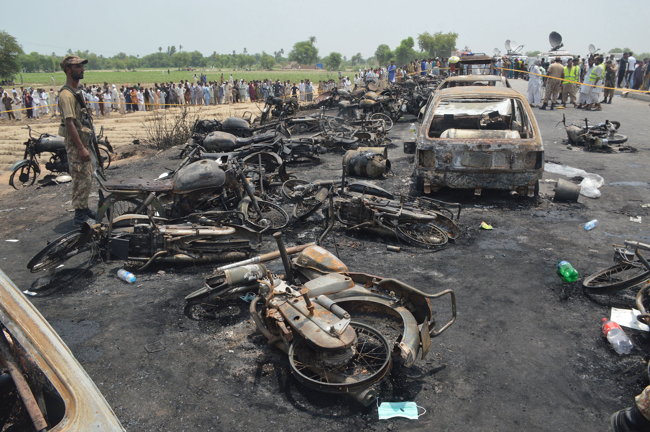 Over 150 Dead as Overturned Fuel Truck Explodes in Pakistan Bloomberg