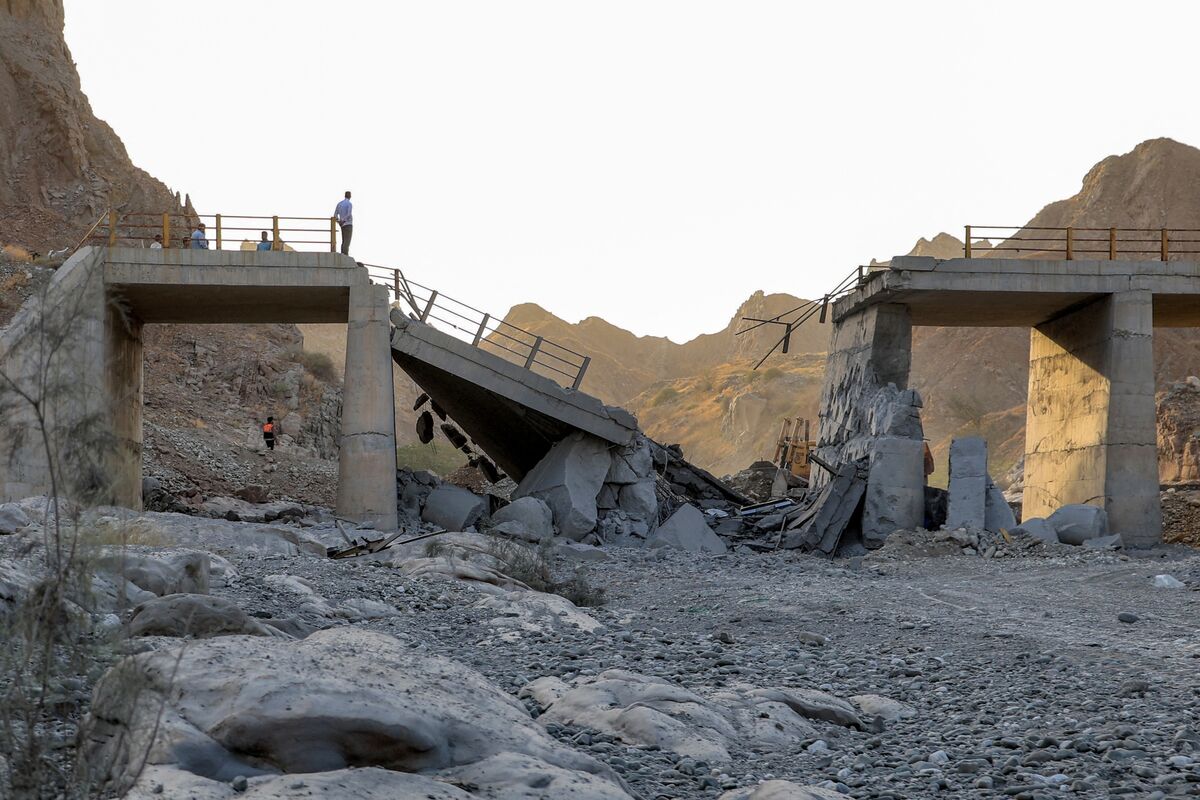US-Iran Strikes Extend to 10th Day as Houthis Threaten New Front