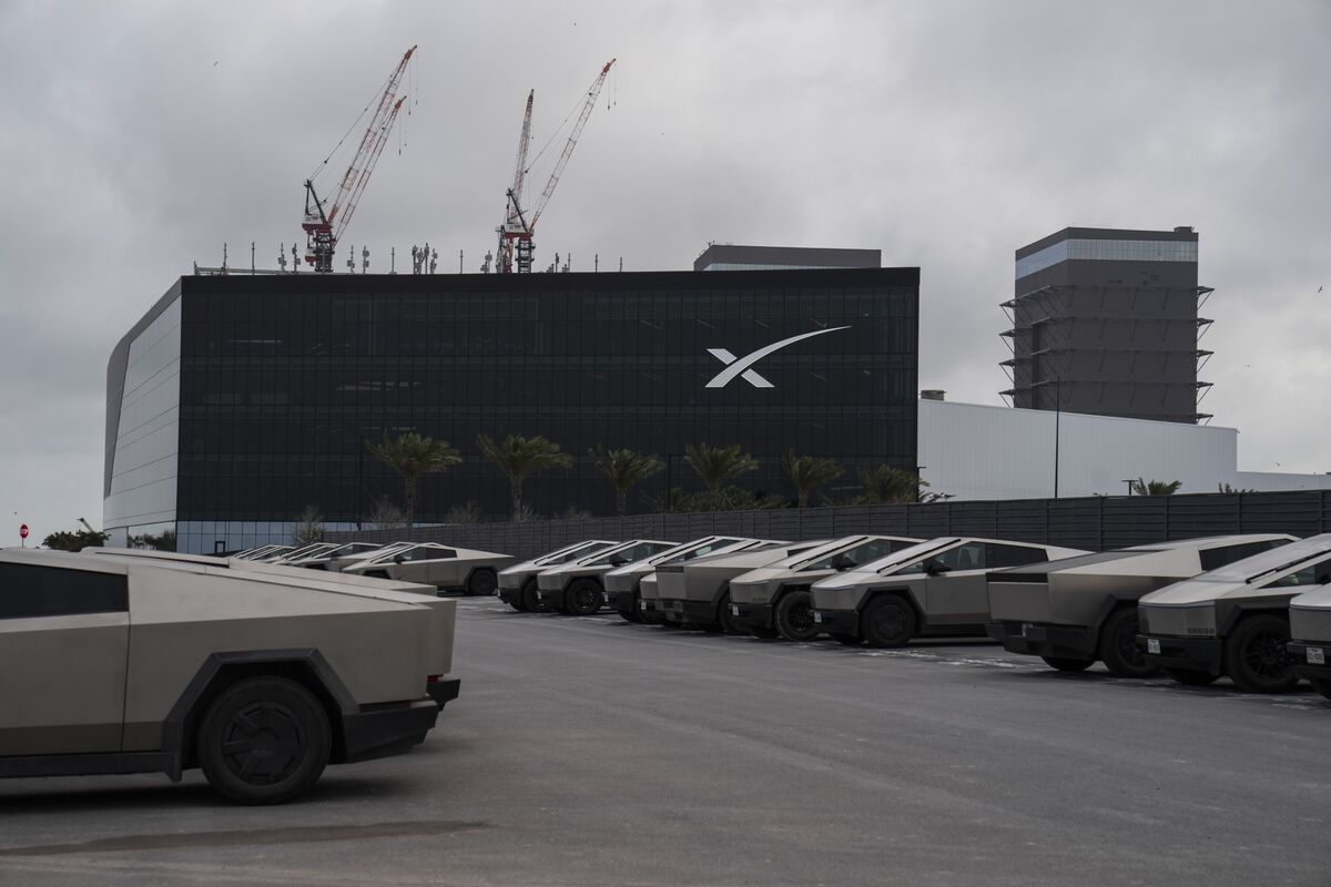 VinSpace Signs Launch Pact With SpaceX for 2027 Mission