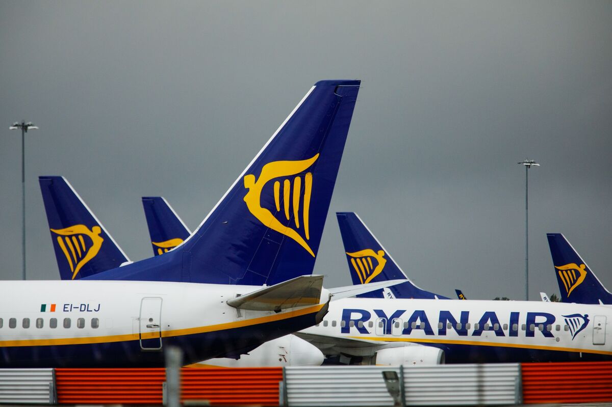 Grondig vos Samengesteld Ryanair Cancels Some U.K. Services in Dispute Over Foreign Jets - Bloomberg