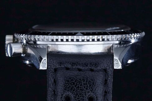 The lug shape and bezel set this version of the Autavia apart from later versions.