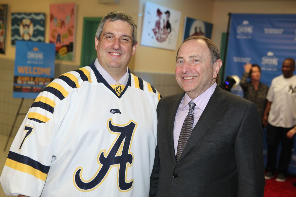 How Coaching Kids' Hockey Helps Larry Robbins Oversee Glenview Bloomberg