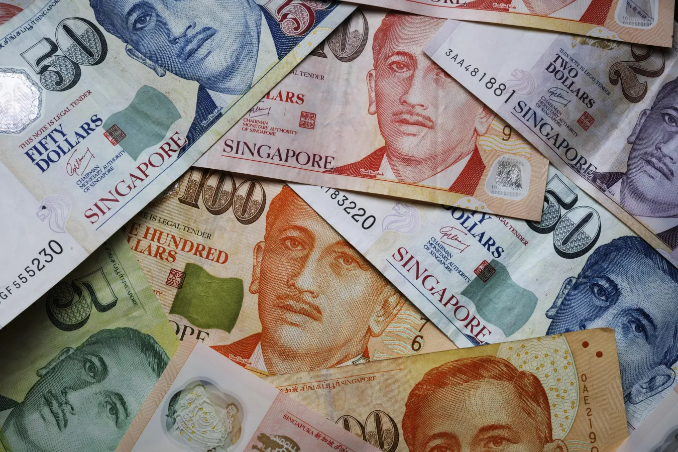 Singapore Cuts 2011 Growth Range as Global Risks Threaten Asia