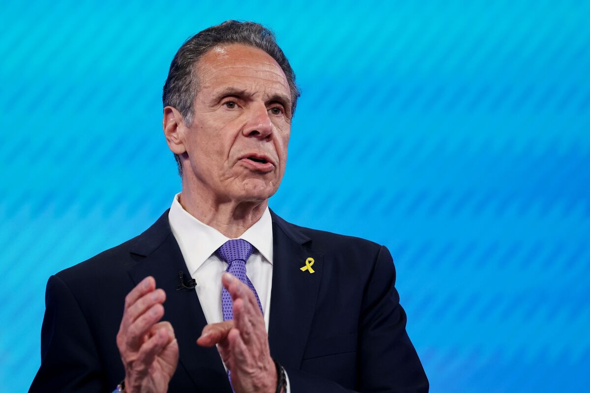 Cuomo Sees Two-Person Mayor’s Race as Business Leaders Hear Plan