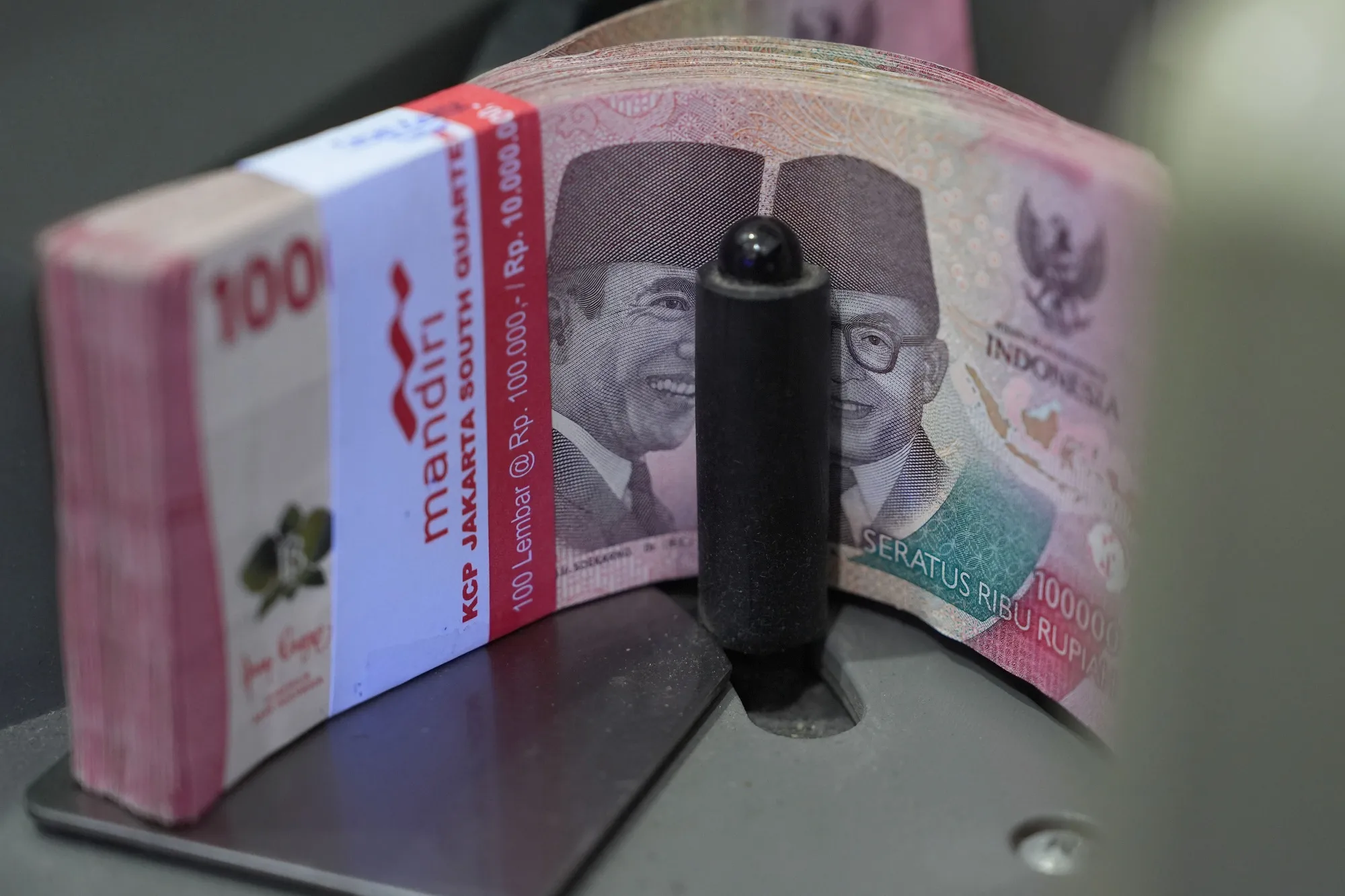 IDR/USD: Indonesian Rupiah Falls to Historic Low as Tariff Tension Bites -  Bloomberg