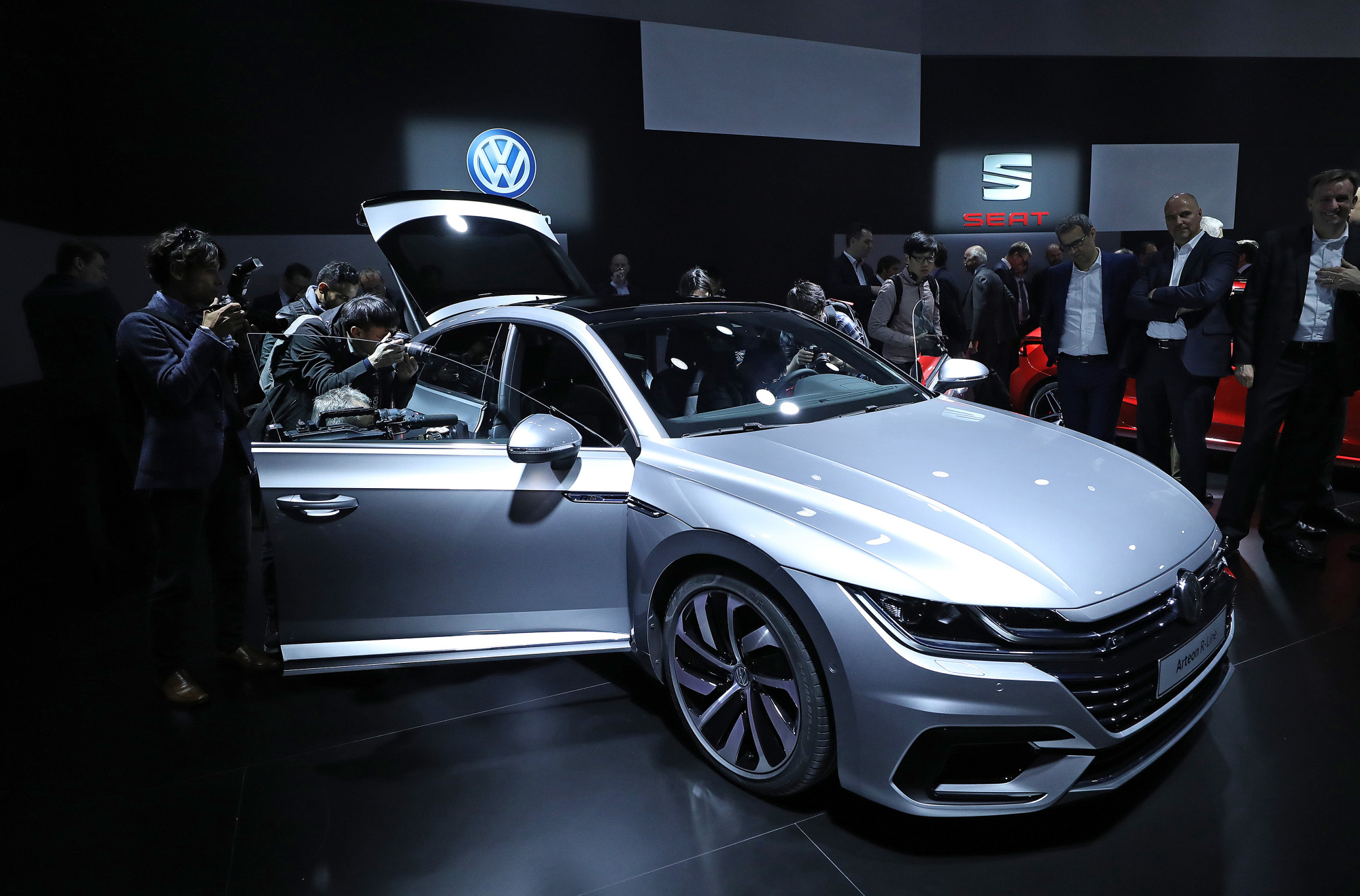 VW Unveils Arteon as Flagship Car in Effort to Shift From Crisis - Bloomberg