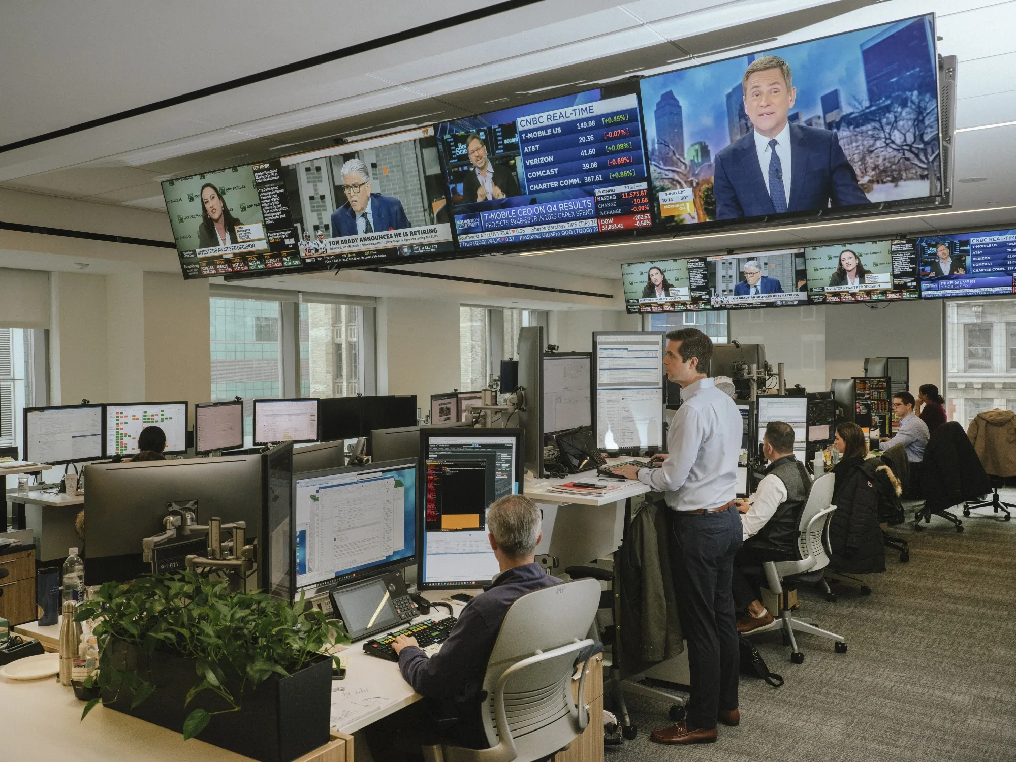 BMO Tops Estimates as Wild Markets Help Canada Bank Traders - Bloomberg